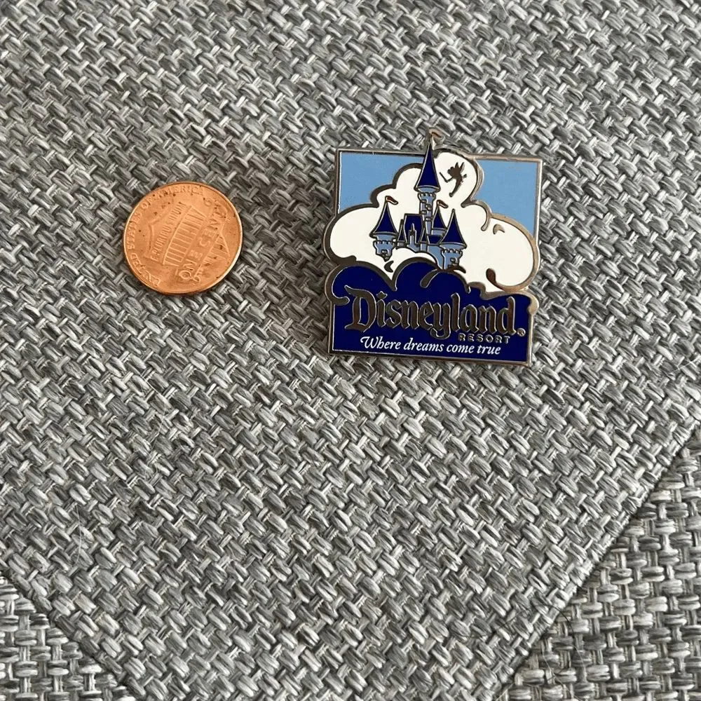 Disneyland resort‎ lapel pin blue sleeping beauty castle where dreams come true